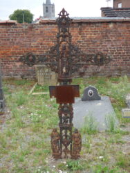 Croix funéraire – cimetière – Saintes (Tubize) (11)