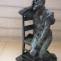 Homme assis sur une chaise - Hôtel de Ville - Saint-Gilles - Image3