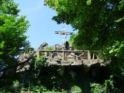 Christ en croix – Grotte N.D. de Lourdes – Jette