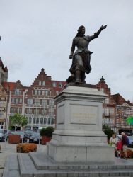 Monument à Christine de Lalaing – Tournai