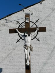 Christ en croix – Doische