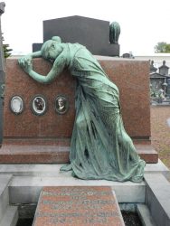 Pleureuse – Monument funéraire Cogen-Arens – Cimetière – Molenbeek-Saint-Jean