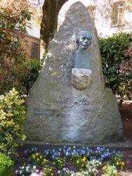 Buste de Marcel Gillis – Jardin du Mayeur – Mons