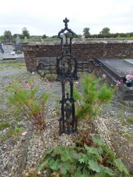 Croix funéraire – cimetière – Tourpes (1)